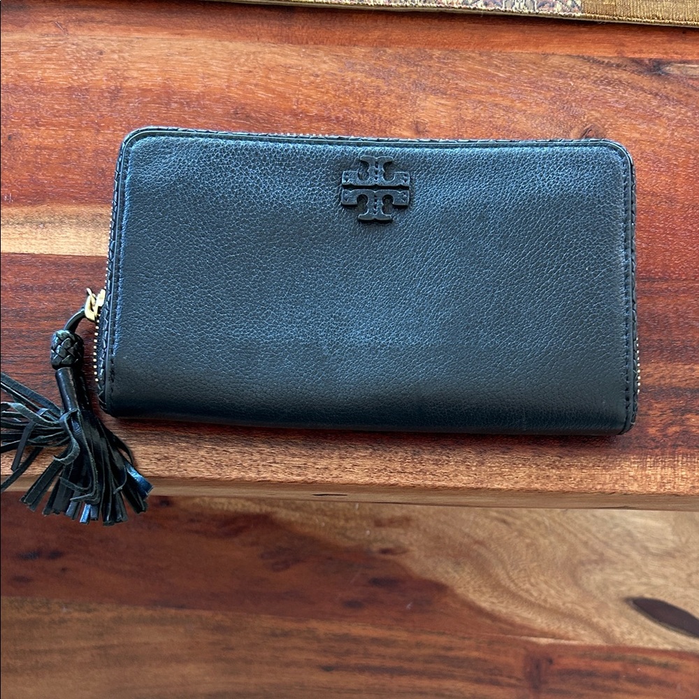 Tory Burch Black Leather Zip Wallet